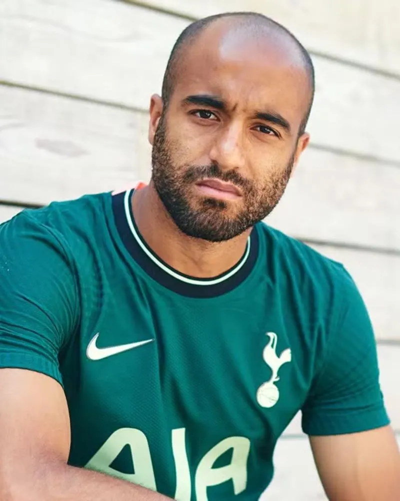 O atacante Lucas Moura, do São Paulo, foi condenado em processo trabalhista de ex-assistente; entenda o caso