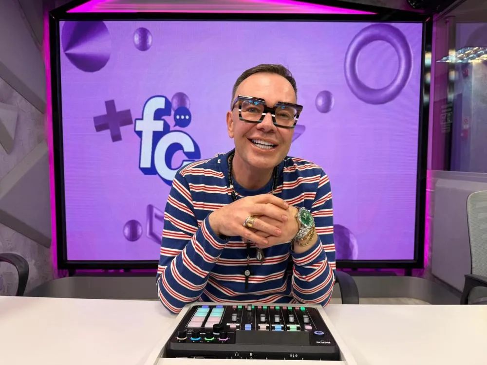 Canal de Felipeh Campos no YouTube atinge marca de 125 mil espectadores simultâneos em apenas uma hora