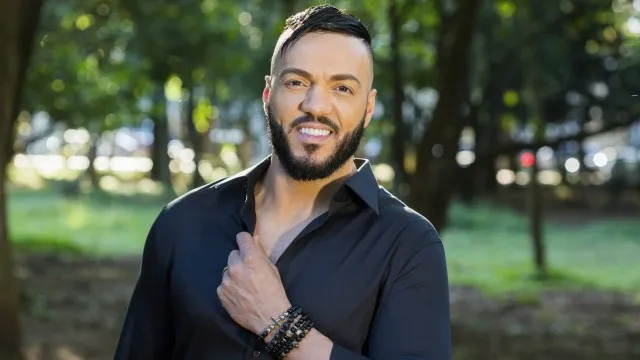 Paz com Denílson e guerra com advogado: Ex-defensor de Belo cobra dívida de R$ 224 mil; entenda o caso