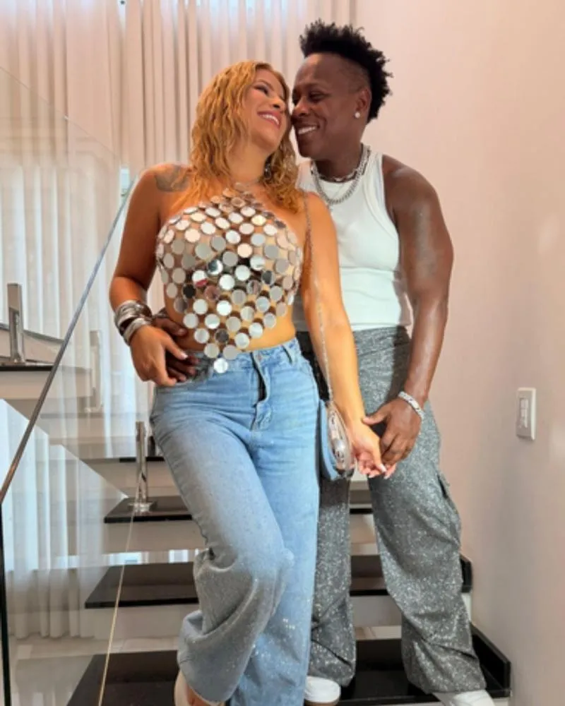 Neném publica foto com a esposa e casal é comparado a Virginia e Vini Jr.