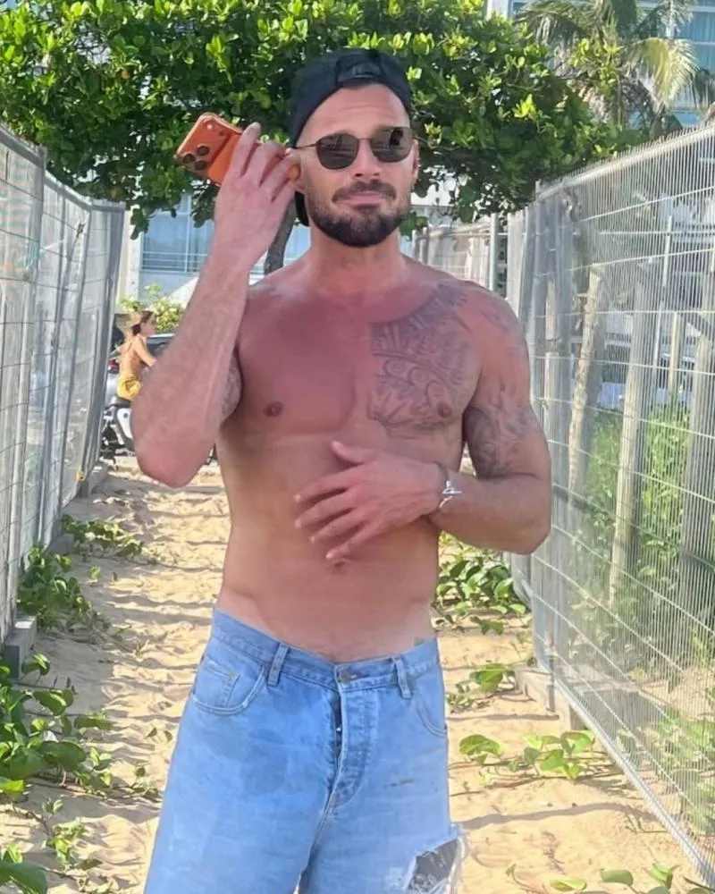 Ricky Martin retorna ao Brasil para curtir Carnaval do RJ: “#TôNoRio”