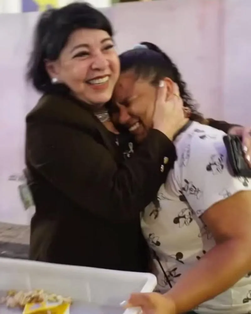 “Tome R$ 200”: Roberta Miranda surpreende ambulante na Paraíba e emociona web