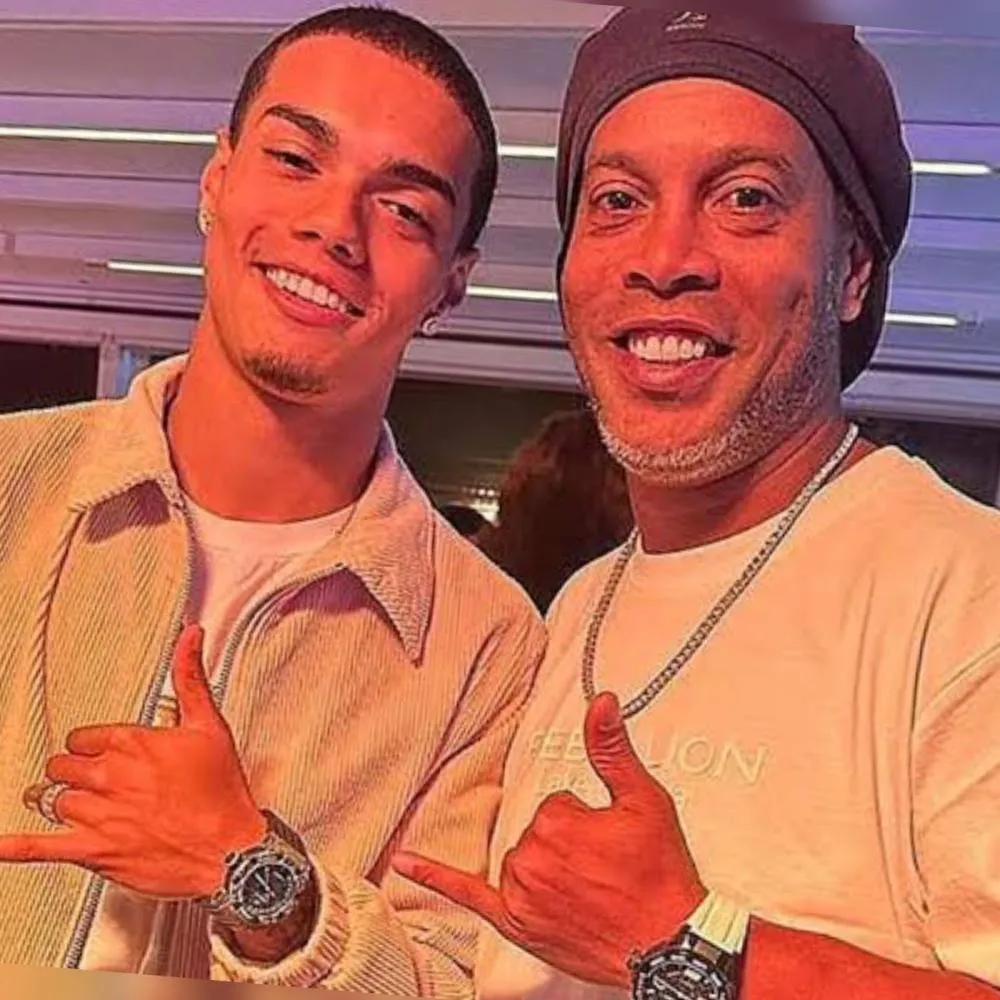 Ronaldinho Gaúcho reage ao descobrir que será vovô pela primeira vez. 