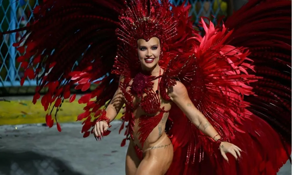Fantasia problemática, vaias e tumulto: confira a estreia de Virgínia Fonseca na Grande Rio