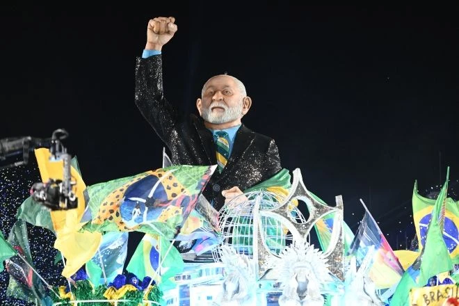 Após polêmicas no desfile, escola que homenageou Lula na Sapucaí é rebaixada do Grupo Especial