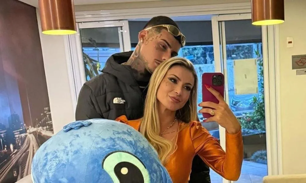 Andressa Urach apresenta seu novo amor depois de apenas 3 semanas de anúncio de namoro com influenciadora; saiba quem é