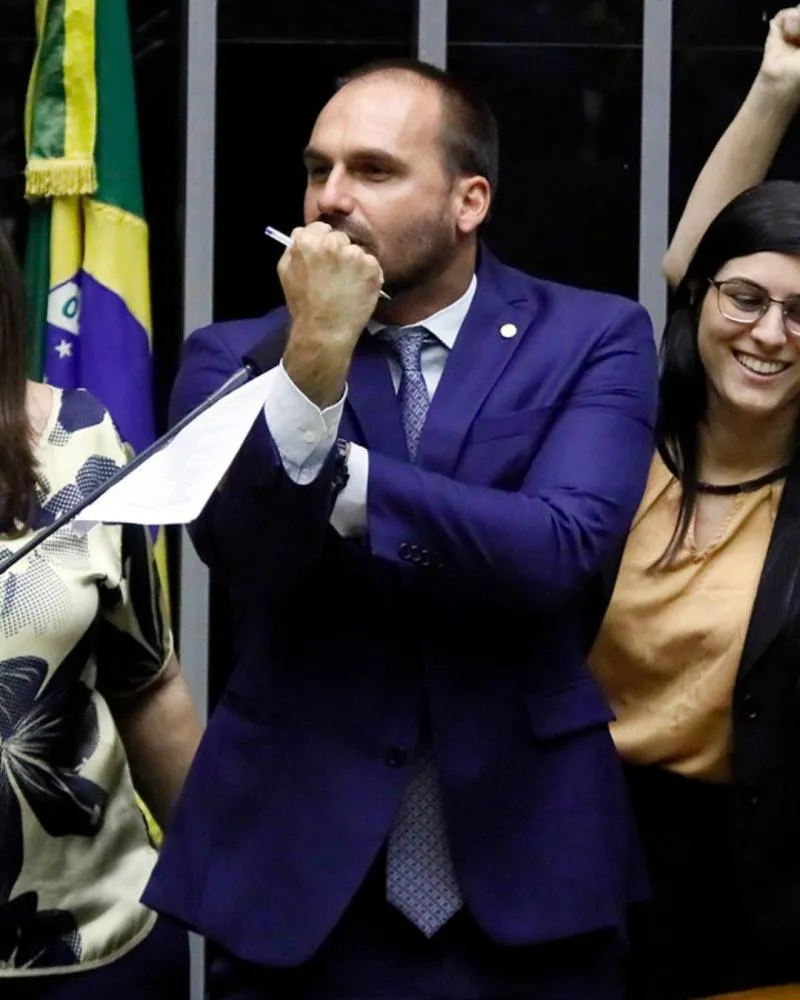STF formaliza ação penal que torna Eduardo Bolsonaro réu por coação; entenda