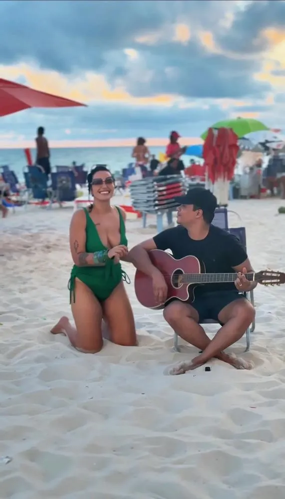 Gabi Lima e Mateus Tavares se juntam para feat e agitam a praia da Barra da Tijuca